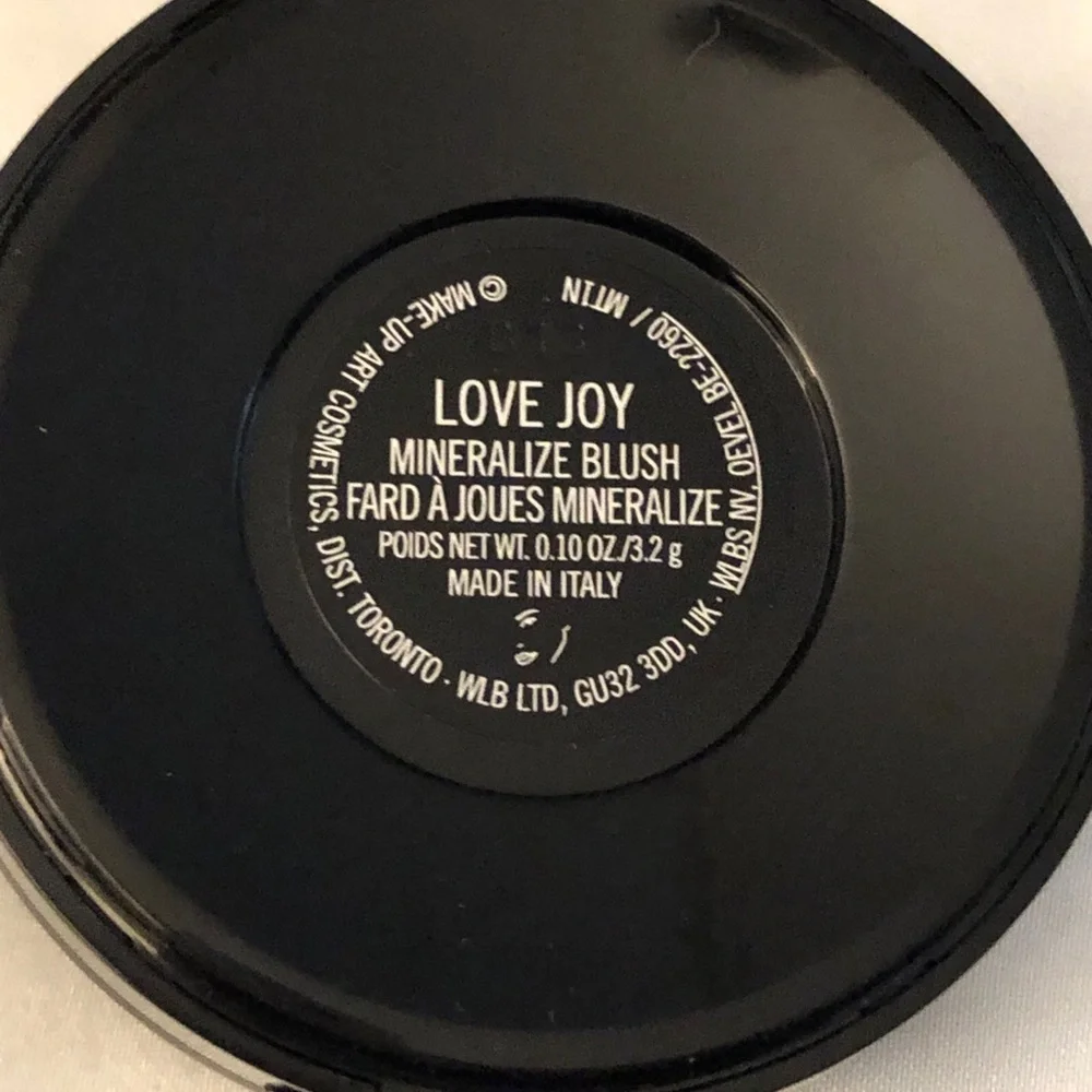 MAC Cosmetics shade love